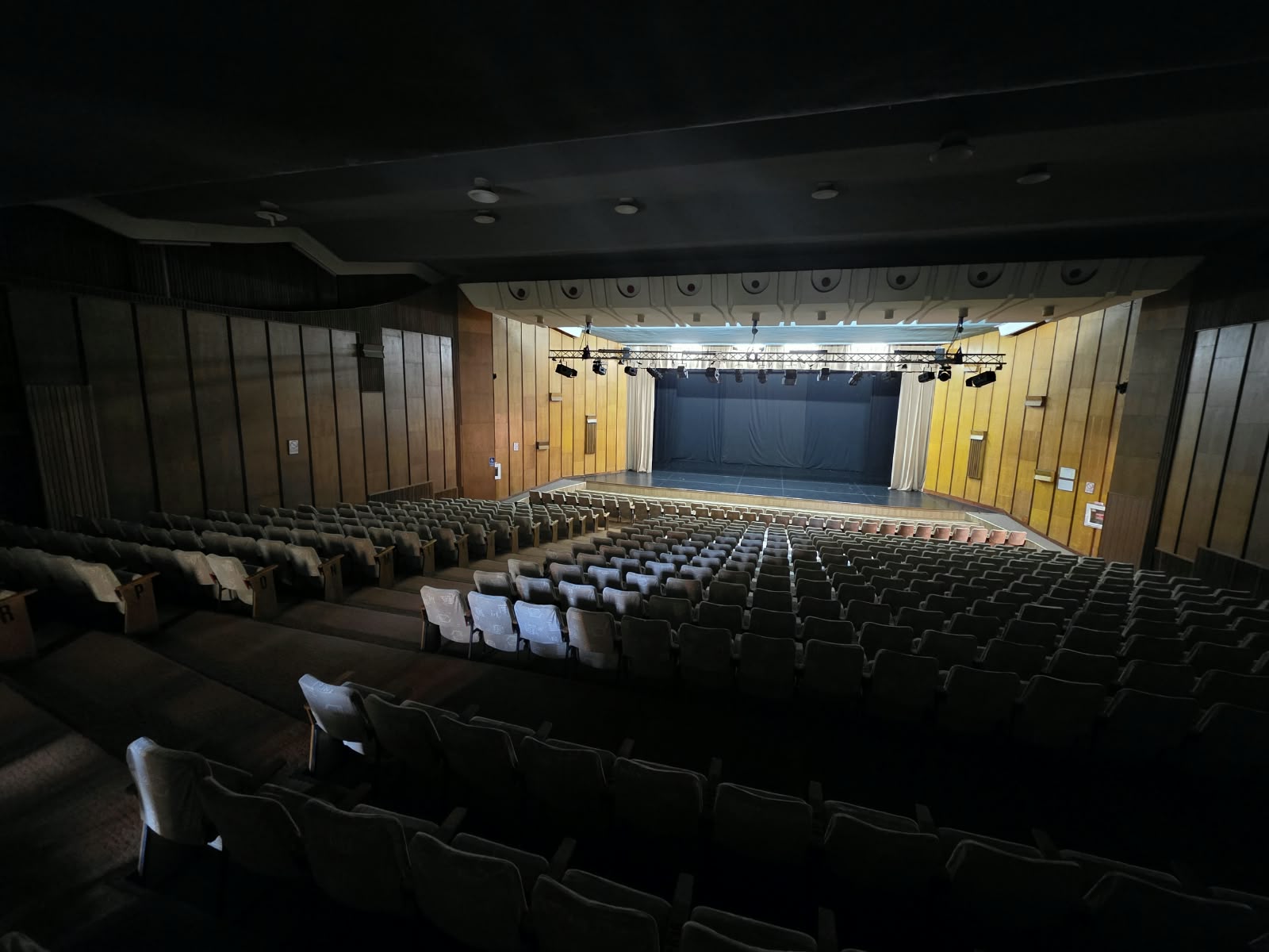 Casa de Cultură a Sindicatelor Râmnicu Vâlcea — Spectacole, Teatru & Evenimente Culturale
